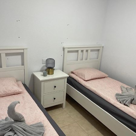 Three Bedroom Apartment With Pool In Торевьиа Экстерьер фото