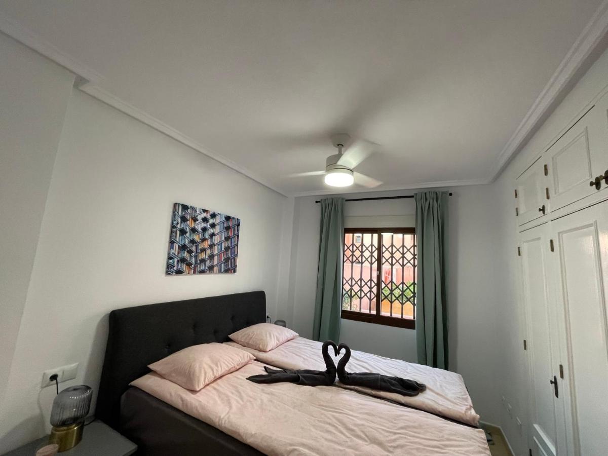 Three Bedroom Apartment With Pool In Торевьиа Экстерьер фото