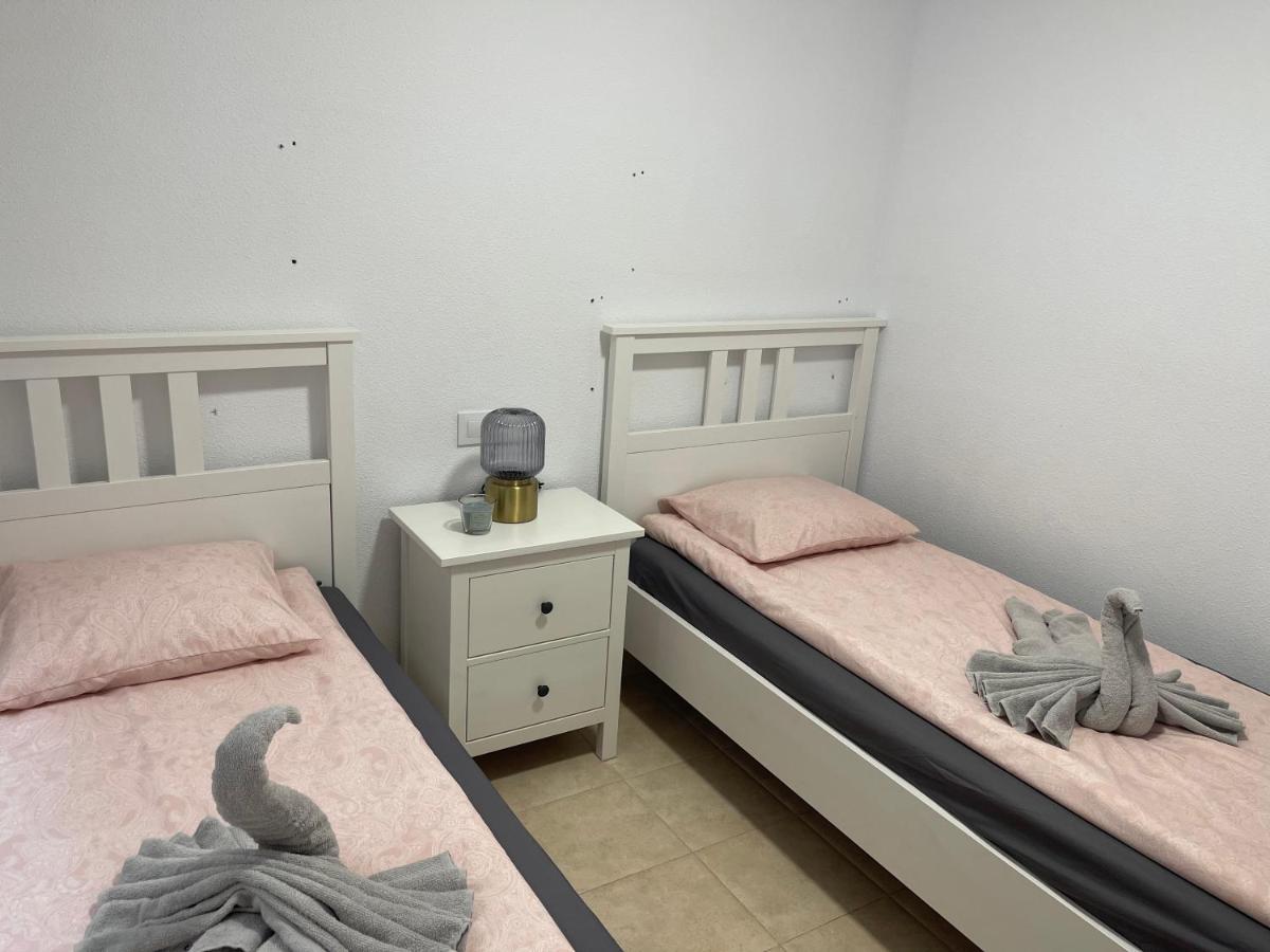 Three Bedroom Apartment With Pool In Торевьиа Экстерьер фото